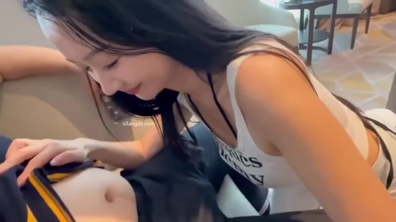 Em Người Mẫu Trung Mặc Quần Lưới Đen Bò Lết Khoe Mông Cong P1