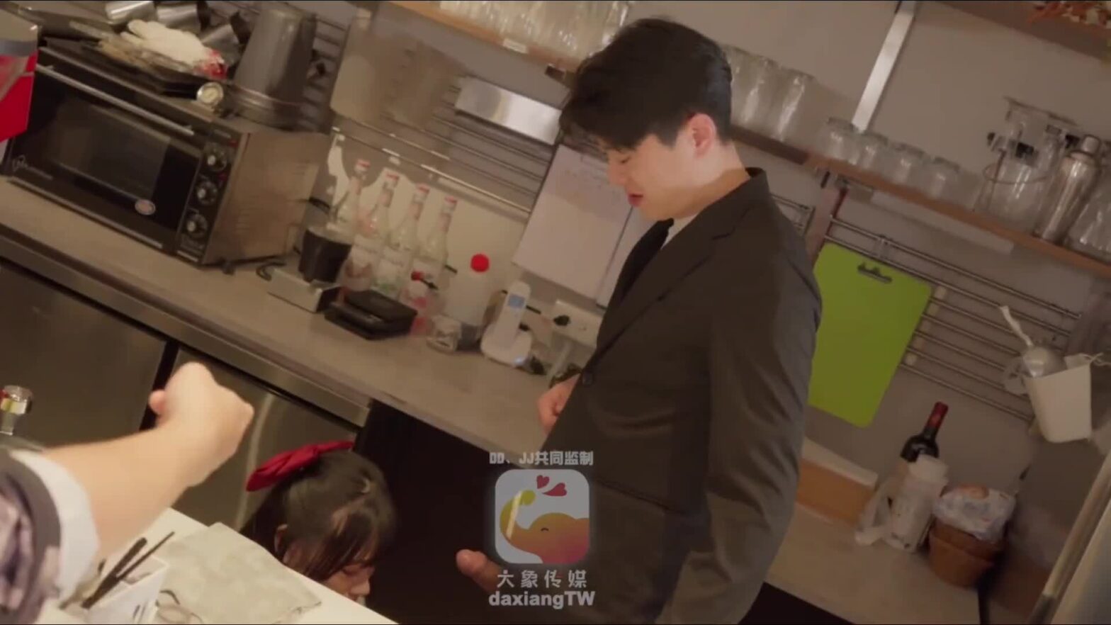 Cặp Đôi Vào Cafe Kích Dục, Chơi Nhau Mê Mải Rồi Chủ Quán Tham Gia 3P Đục Bím Hồng