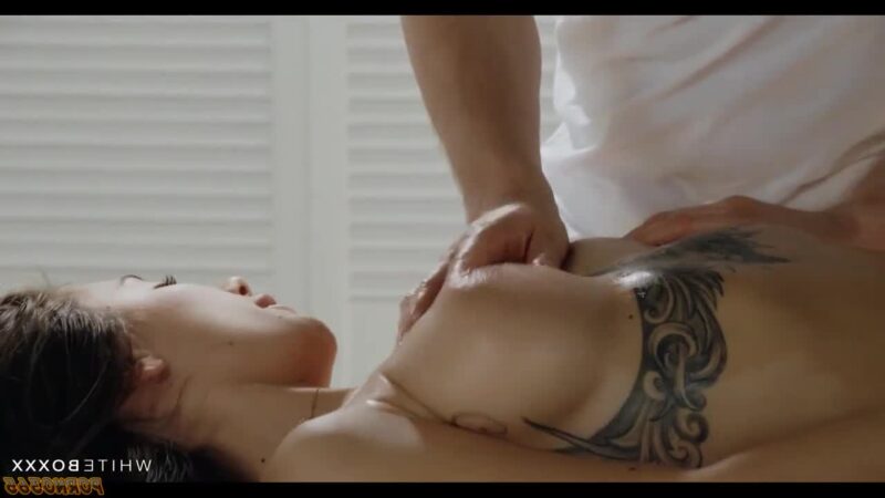Massage Rồi Đụ Luôn Em Tây Xăm Mình Lồn Múp Móc Đít Móc Lồn Ná Thở