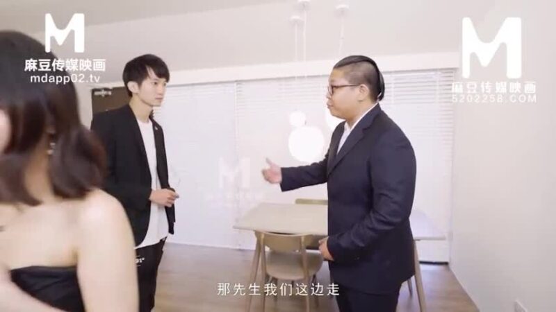 Vợ Trẻ Xinh Bị Ép Liếm Cặc Trong Nhà Tắm Lén Lút Dâm Đãng