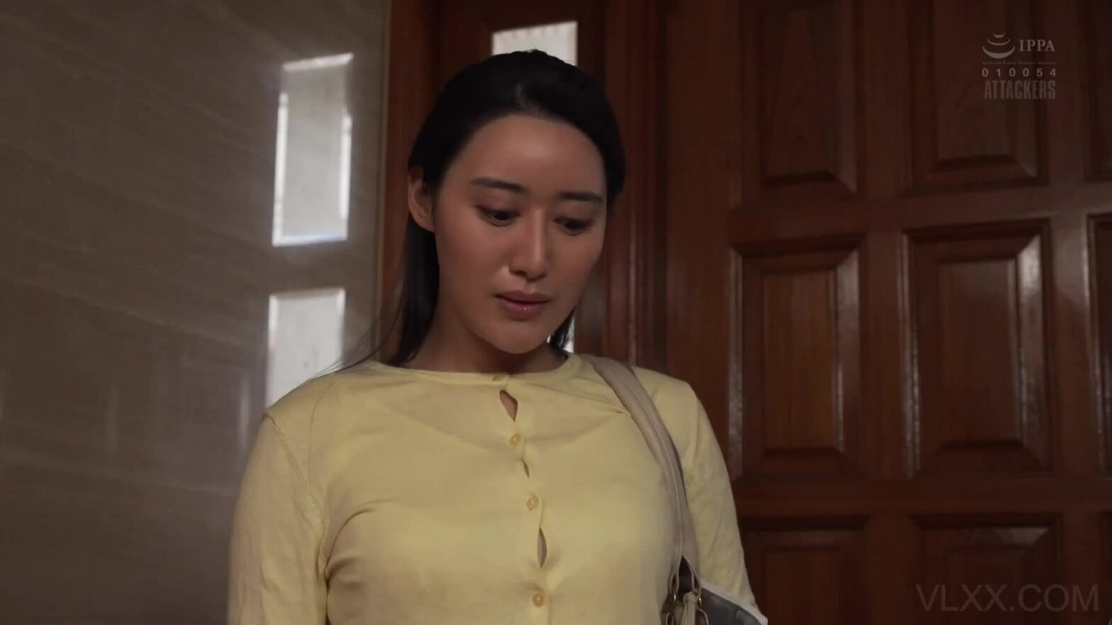 Chồng mải mê công việc, vợ ở nhà cắm sừng sếp