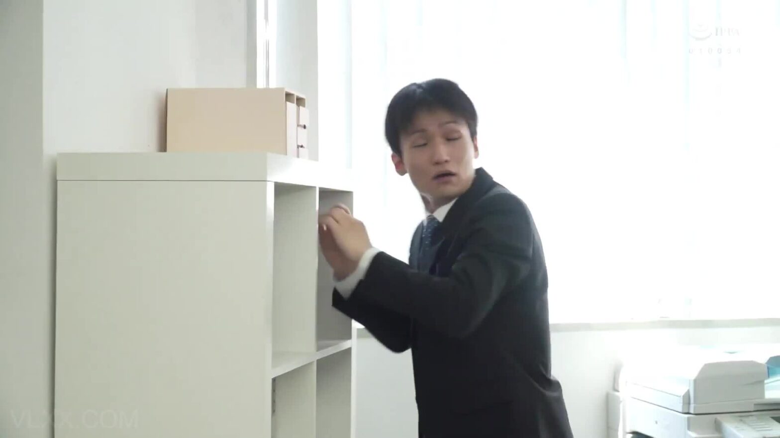Bắt quả tang sếp nữ với trưởng phòng đang lén lút