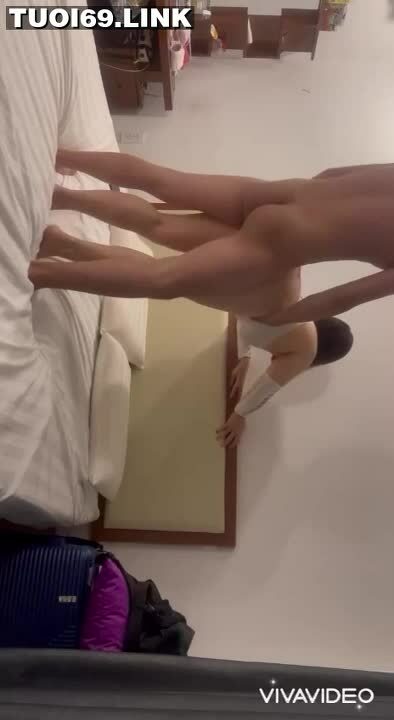 Doggy đứng như này mới phê