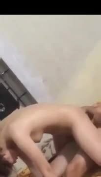 Quay lén cô hàng xóm đưa trai về phòng