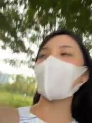 Em ghệ việt thẩm du ngoài đường, bắn tiếng anh như tây