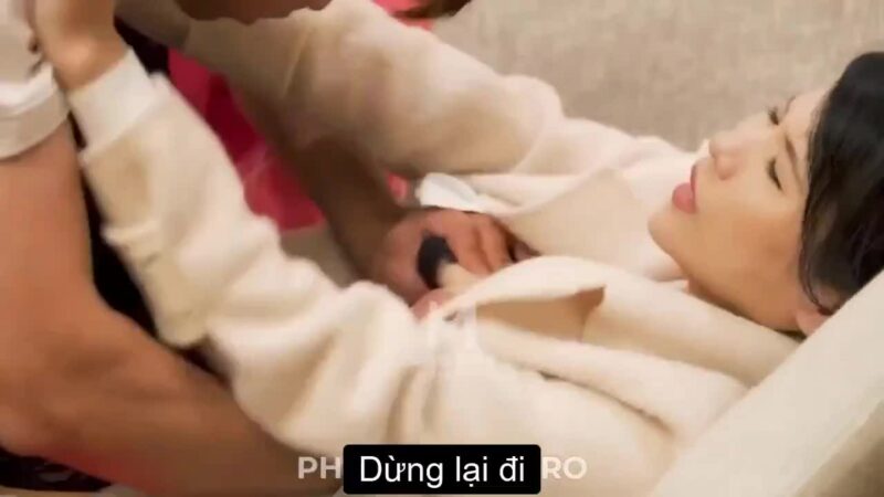 Lấy cớ đưa cô giáo về nhà để “thịt”