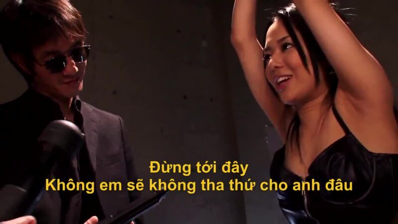 Chồng bất lực nhìn 3 tội phạm cưỡng hiếp vợ