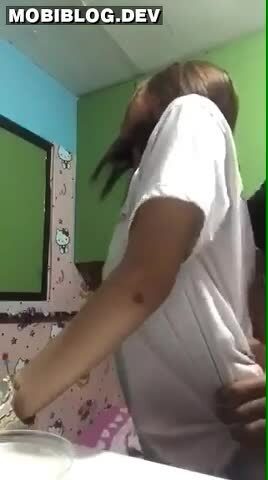 Cô chị gái dâm đãng cho cậu em trai doggy