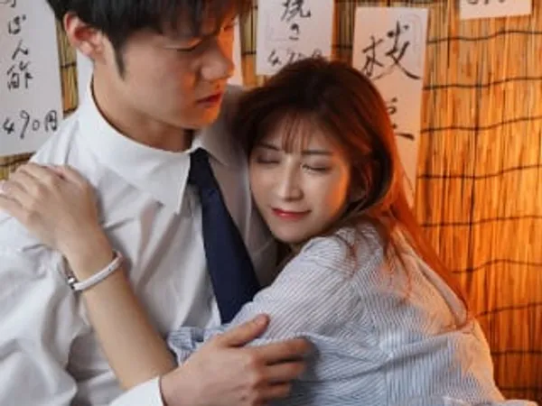 Crush say rượu rủ về nhà “tâm sự”