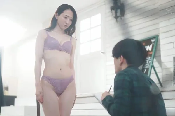 Học vẽ hội họa, thanh niên số hưởng được bạn gái tự nguyện làm mẫu nude
