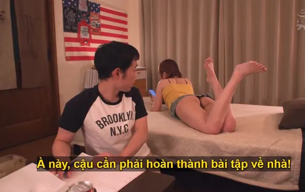 Làm bài tập ở nhà cũng không yên vì nhỏ bạn thân chuyên “chăn chuối”