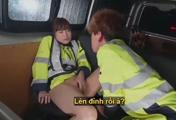 Vợ đi làm thêm phụ chồng, rồi rung động với trai trẻ vì thiếu thốn tình dục
