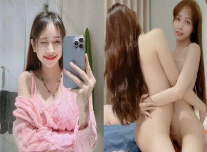 Lâm Thái Vy và cô bạn thân móc bím trên live